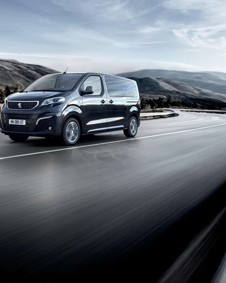 PEUGEOT e-Traveller sur grande route